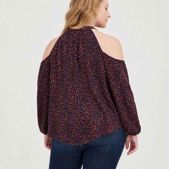 NWT Torrid (1) Crinkle Gauze Cold Shoulder Tie-Front Top - Picture 3 of 8